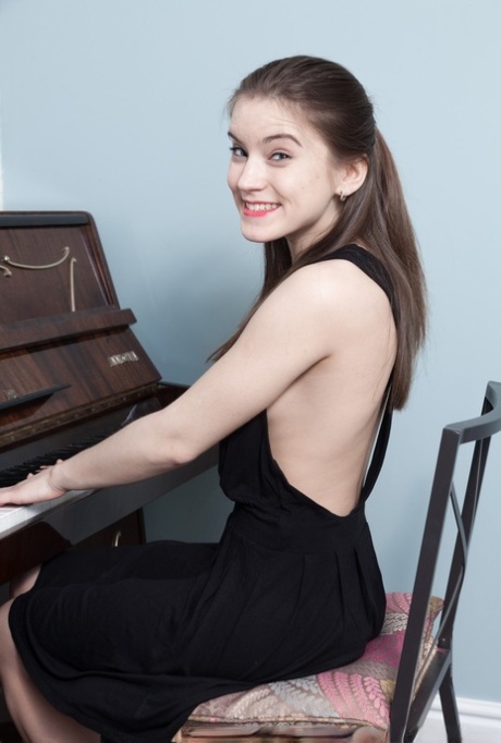 Sweet teen girl Evelina Darling reveals her natural pussy by the piano 12453102