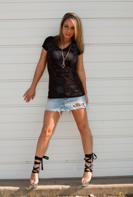 Hot blonde Nikki Sims strips for naked upskirt and tit tanning in the sun 71463786