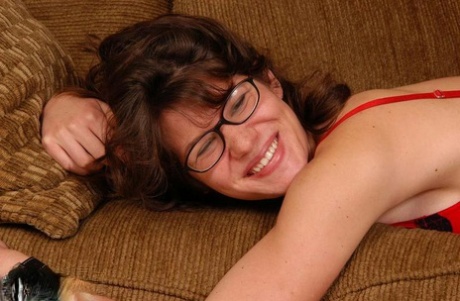 Geeky girl Amber tries her hand at being a nude model during a solo show 65578518