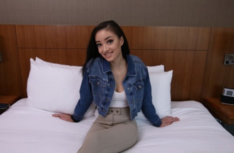 Petite teen Scarlett Bloom sucks on a dick prior to a POV fuck on a bed 63676163