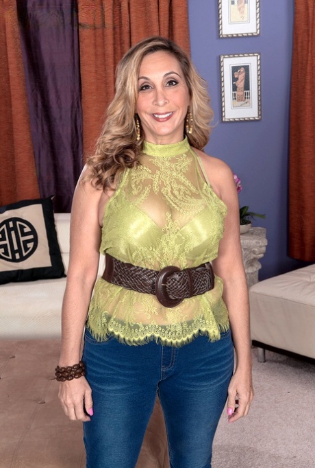 Hot older woman Sophia Jewel and her Latino gigolo get it on 17538537
