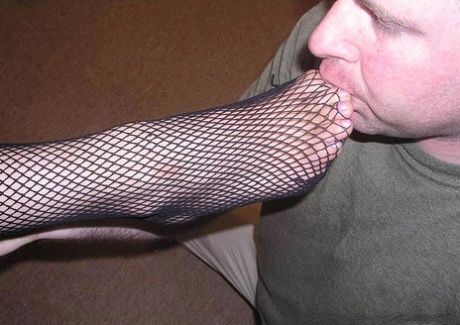 Caucasian woman has her platform heels worshipped in mesh stockings 87500682