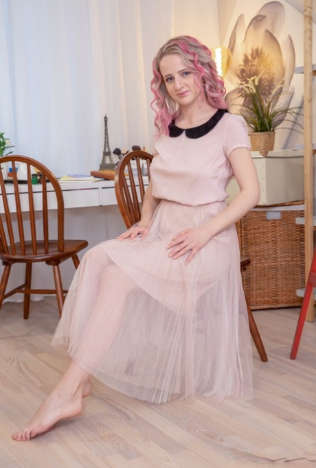 White girl with dyed hair Hanna Rey does anal after sketching at an easel 67621500