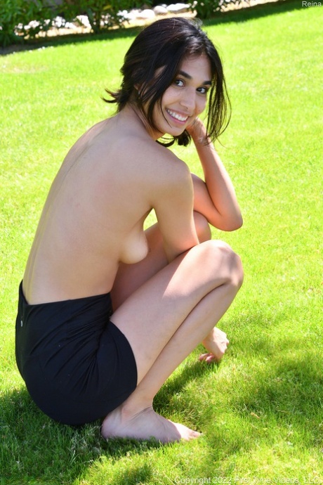 Flexible brunette beauty Reina Rae gets butt naked outdoors before exercising 20755170