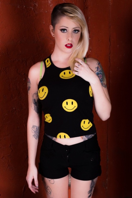 Tattooed blonde Nicole Malice disrobes to OTK boots while sporting red lips 37449236