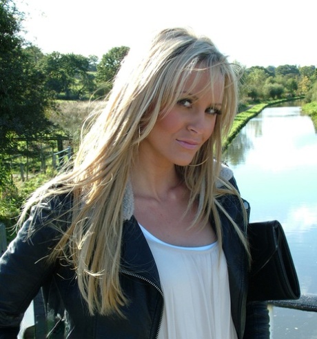 Non nude outdoor posing from a tremendous blondie in a tight skirt Erin 51537550