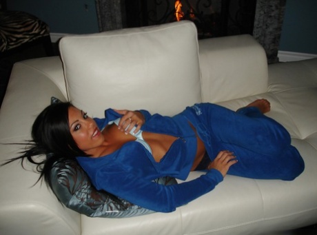 Amateur girl Eva Ellington with tiny tits stripping to spread pussy 23060987