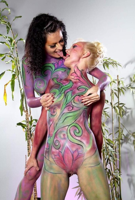Older ladies Nadia Capri and Natasha Voya get decked in body paint before sex 15854624