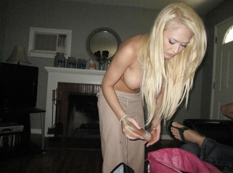 Beautiful amateur girlfriend Kagney Lynn Karter shows off her body 57996838