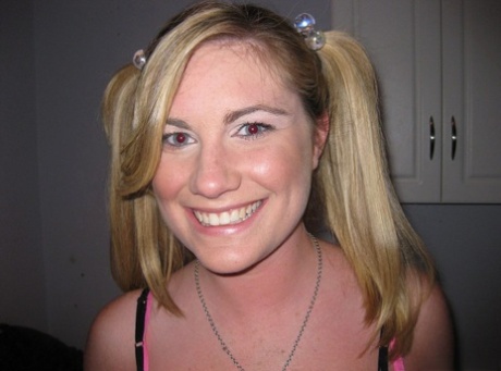Ex-girlfriend Hayden Night puts her hair in pigtails and licks a lollipop 98335349